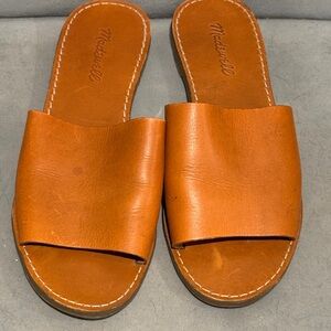 Madewell Leather Slide Sandals pattern via in Cognac